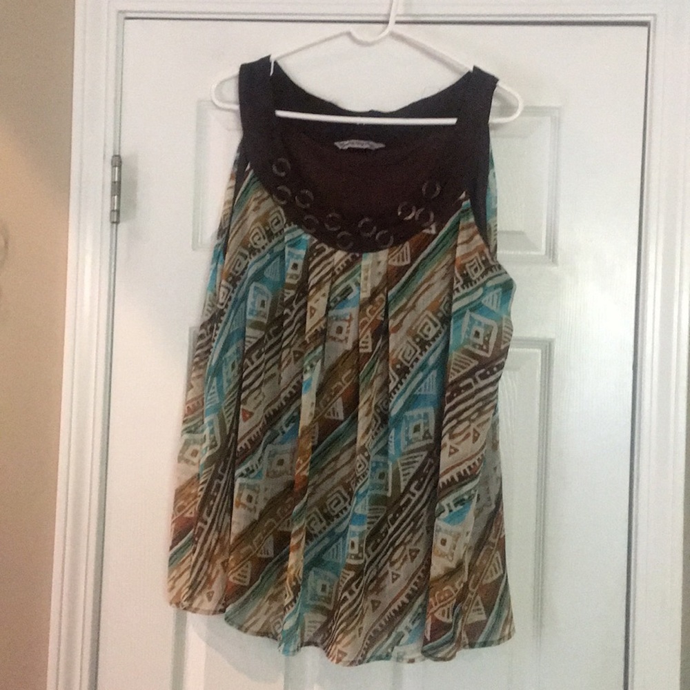 Super cute flowy tank